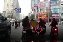 Video: Dàn cảnh cướp táo tợn ngay trên đường phố Hà Nội