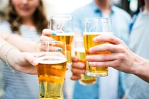 6 cách uống bia khoa học tốt cho sức khỏe