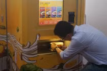 Máy bán mì bò lần đầu lộ diện