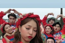 Bạn gái Quang Hải ra MV ca nhạc: Bản sao Thủy Tiên? 