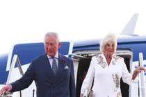 Bà Camilla công du cùng Thái tử Charles hậu tin đồn hôn nhân trục trặc