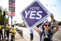 Đa số người dân Ireland đồng ý hủy bỏ luật cấm phá thai