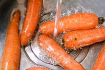 Củ cà rốt để lâu bị mềm, yểu cũng đừng vội vứt đi, “hồi sinh” bằng cách này 