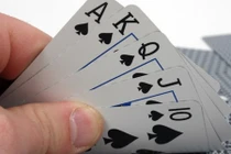 Hai thầy giáo đánh nhau vỡ đầu vì mâu thuẫn chơi bài