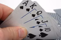 Hai thầy giáo đánh nhau vỡ đầu vì mâu thuẫn chơi bài