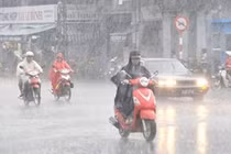 Hà Nội nắng, miền Nam mưa to do ảnh hưởng bão số 9