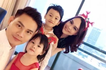 Từng tuyệt vọng vì con mắc bệnh hiếm gặp, MC Hồng Phúc giờ ra sao?