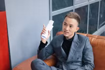 Ngắm thời trang soái ca của Dũng đào hoa trong “Về nhà đi con”