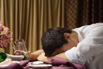 Đàn bà đừng nghĩ, đàn ông nhắc tên mình khi say mới là người anh ta yêu nhất!