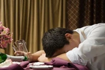 Đàn bà đừng nghĩ, đàn ông nhắc tên mình khi say mới là người anh ta yêu nhất!