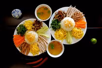 “Cơm âm phủ” - món ăn kỳ lạ hấp dẫn du khách ở Huế