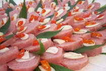 Những món ăn tiềm ẩn nguy cơ nhiễm sán bà nội trợ cần biết