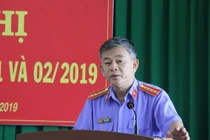 Nguyên giám đốc bệnh viện được đình chỉ điều tra... vì có nhiều Bằng khen?