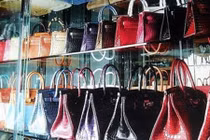 Tủ hàng hiệu gây choáng của nữ đại gia nhiều túi Hermes nhất thế giới