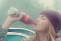 Coca-Cola thiệt hại nặng vì quảng cáo Giáng sinh gây hiểu nhầm