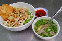 Bí mật bất ngờ việc tiệm mì của người Hoa ở Sài Gòn luôn có chữ “Ký”