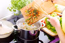 Thói quen nấu nướng sai lầm các bà nội trợ thường mắc