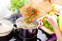 Thói quen nấu nướng sai lầm các bà nội trợ thường mắc