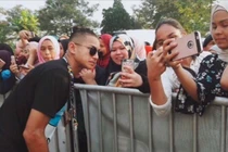 Cầu thủ Brunei giàu nhất thế giới vừa đẹp trai vừa ăn mặc sành điệu