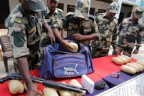 Ấn Độ bắt giữ tàu chở heroin lớn chưa từng có