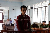 Hiếp dâm nhiều lần, tên thầy giáo đồi bại lĩnh án 12 năm