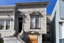 Căn nhà cũ kĩ như nhà hoang bán gần 50 tỷ 