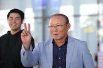 Bất ngờ với thời trang lịch lãm của thầy Park ngoài sân cỏ