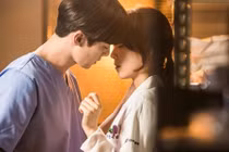 Tôi giật mình khi thấy cô bạn thân mặc chiếc áo sơ mi giống hệt của mình