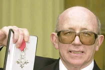 Cựu ngôi sao bóng đá Anh mắc ung thư