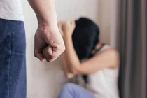 Dùng kế hiểm, tự hủy hoại mình để giải thoát khỏi người yêu vũ phu