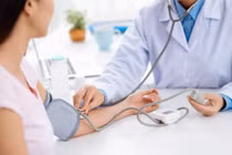 Dấu hiệu người bị tăng huyết áp nguy hiểm, cần nhập viện cấp cứu ngay