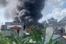 Hải Dương: Cháy lớn tại xưởng gia công đế giày