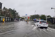 Nhiều tuyến phố TP Hải Dương bị ngập do mưa kéo dài