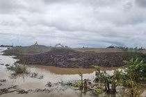 Hải Dương: Báo động 2 sông Thái Bình, bến bãi chất tải ngổn ngang 