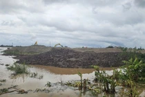 Hải Dương: Báo động 2 sông Thái Bình, bến bãi chất tải ngổn ngang 