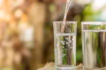 Đây là lý do nước đun sôi không nên để quá 16 giờ