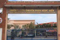 Cà Mau: Làm rõ thông tin bắt học sinh ăn đồ từ thùng rác