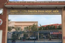 Cà Mau: Làm rõ thông tin bắt học sinh ăn đồ từ thùng rác