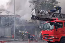 TP HCM: Cửa hàng tranh tại quận 1 bốc cháy dữ dội sau tiếng nổ lớn