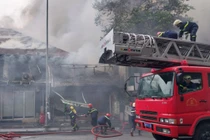 TP HCM: Cửa hàng tranh tại quận 1 bốc cháy dữ dội sau tiếng nổ lớn