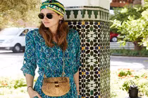 Làm dáng đủ kiểu với khăn lụa hút hồn mọi ánh nhìn