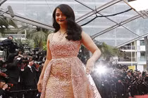 Trang phục hàng hiệu đẹp mê hồn của HH đẹp nhất mọi thời đại