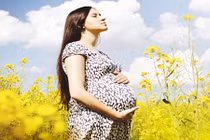 Mẹ mang thai muộn sống lâu hơn bình thường