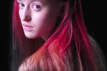 Kỳ lạ loại thuốc nhuộm khiến tóc đổi màu theo nhiệt độ