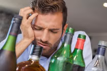 Dấu hiệu bệnh chết người dễ nhầm với say rượu