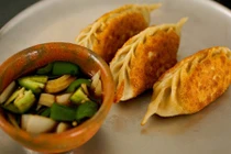 Cách làm há cảo kim chi nóng hổi vừa thổi vừa ăn