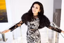 Vợ tỷ phú siêu giàu Chính Chu sống trên “núi” tiền như thế nào