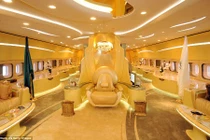 Choáng váng hình ảnh ngai vàng trong chuyên cơ của tỷ phú