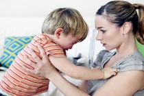 Xử lý những rắc rối hành vi của trẻ tự kỷ