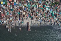 Lạ lẫm cảnh trên cao ở khu phố ổ chuột đông nhất thế giới